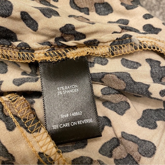 Torrid Womens Shirt 1X Leopard Print Button Up Fit And Flare Scoop Neck NWT - Picture 6 of 7